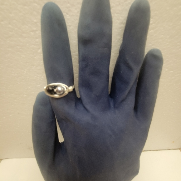 Silver, Black and Gray Faux Pearl Ring - Picture 3 of 7